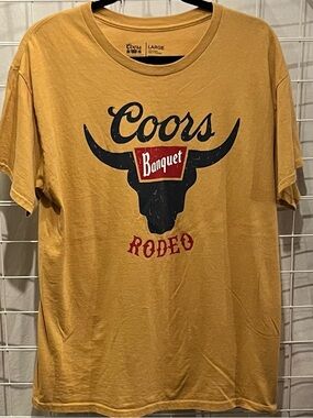 Cores Rodeo Graphic Tee - Mustard